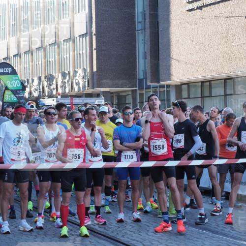 06.10.2024 - 19. swb-Marathon Bremen Luisa Fischer http://msf.ph/oto/7364380 06.10.2024 09:28:55 Allgemein zum Event 09, 3, 30, 3, 00, 3, 15, 151, 167, 156, 1110, 1198, 1558, 42, 17 meine-sportfotos.de