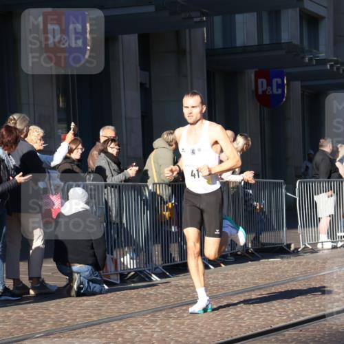 06.10.2024 - 19. swb-Marathon Bremen Strokosch-Dieckow http://msf.ph/oto/7364381 06.10.2024 10:26:29 Laufen 41, 8350, 8395, 8396 meine-sportfotos.de