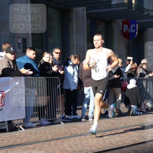 06.10.2024 - 19. swb-Marathon Bremen Strokosch-Dieckow http://msf.ph/oto/7364414 06.10.2024 10:26:30 Laufen 41, 8350, 8395, 8396 meine-sportfotos.de