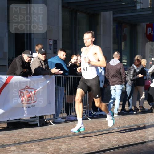 06.10.2024 - 19. swb-Marathon Bremen Strokosch-Dieckow http://msf.ph/oto/7364425 06.10.2024 10:26:30 Laufen 41, 8350, 8395, 8396 meine-sportfotos.de