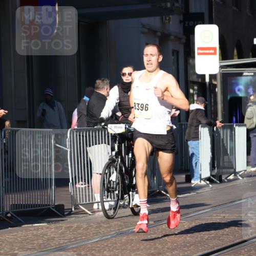 06.10.2024 - 19. swb-Marathon Bremen Strokosch-Dieckow http://msf.ph/oto/7364443 06.10.2024 10:26:33 Laufen 8350, 8395, 8396 meine-sportfotos.de