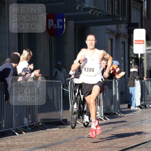 06.10.2024 - 19. swb-Marathon Bremen Strokosch-Dieckow http://msf.ph/oto/7364455 06.10.2024 10:26:33 Laufen 8350, 8395, 8396 meine-sportfotos.de