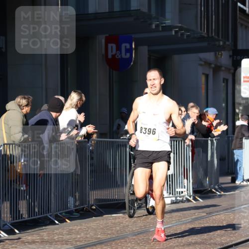 06.10.2024 - 19. swb-Marathon Bremen Strokosch-Dieckow http://msf.ph/oto/7364473 06.10.2024 10:26:33 Laufen 8350, 8395, 8396 meine-sportfotos.de
