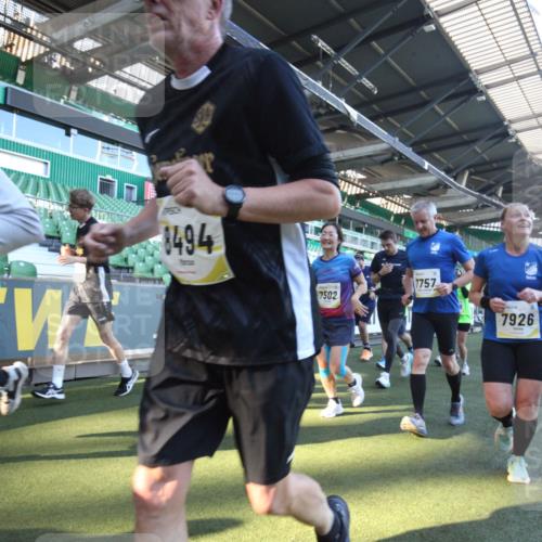 06.10.2024 - 19. swb-Marathon Bremen Yannick Fuchs http://msf.ph/oto/7364485 06.10.2024 10:34:56 Laufen im Stadion 7034, 7035, 7042, 7138, 7155, 7156, 7162, 7204, 7226, 7251, 7295, 7307, 7321, 7335, 7413, 7436, 7443, 7468, 7478, 7479, 7502, 7587, 7644, 7679, 7680, 7690, 7699, 7757, 7772, 7773, 7863, 7864, 7899, 7900, 7902, 7918, 7926, 7932, 7954, 7955, 7980, 7981, 8073, 8074, 8085, 8088, 8118, 8122, 8144, 8152, 8166, 8183, 8246, 8363, 8366, 8370, 8378, 8429, 8449, 8450, 8472, 8494, 8495, 8496, 8506, 8509, 8539, 8541, 8542, 8588, 8589, 8678, 8698, 8760, 8799, 8839, 8848, 9015 meine-sportfotos.de