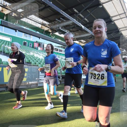 06.10.2024 - 19. swb-Marathon Bremen Yannick Fuchs http://msf.ph/oto/7364496 06.10.2024 10:34:57 Laufen im Stadion 7034, 7035, 7042, 7138, 7155, 7156, 7162, 7204, 7226, 7251, 7258, 7295, 7307, 7321, 7335, 7413, 7436, 7443, 7468, 7478, 7479, 7490, 7502, 7587, 7644, 7679, 7680, 7690, 7699, 7757, 7772, 7773, 7863, 7864, 7899, 7900, 7902, 7918, 7926, 7932, 7954, 7955, 7980, 7981, 8073, 8074, 8085, 8088, 8118, 8122, 8144, 8152, 8166, 8183, 8246, 8363, 8366, 8370, 8378, 8429, 8449, 8450, 8472, 8494, 8495, 8496, 8506, 8509, 8539, 8541, 8542, 8588, 8589, 8678, 8698, 8760, 8799, 8839, 8848, 9015 meine-sportfotos.de