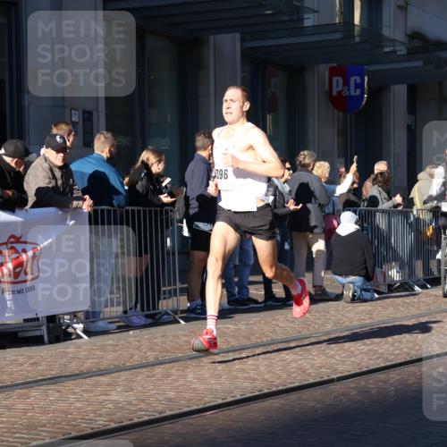 06.10.2024 - 19. swb-Marathon Bremen Strokosch-Dieckow http://msf.ph/oto/7364542 06.10.2024 10:26:35 Laufen 8350, 8395, 8396 meine-sportfotos.de