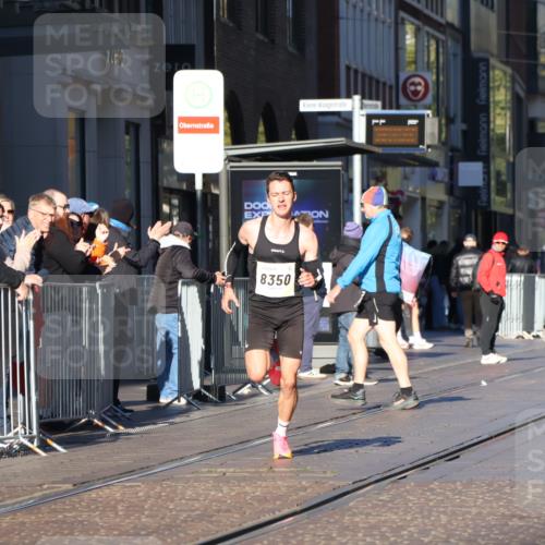 06.10.2024 - 19. swb-Marathon Bremen Strokosch-Dieckow http://msf.ph/oto/7364588 06.10.2024 10:26:39 Laufen 8350, 8395 meine-sportfotos.de