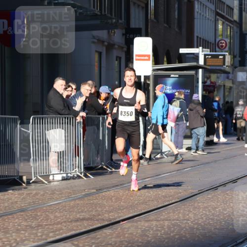 06.10.2024 - 19. swb-Marathon Bremen Strokosch-Dieckow http://msf.ph/oto/7364606 06.10.2024 10:26:40 Laufen 8350, 8395 meine-sportfotos.de