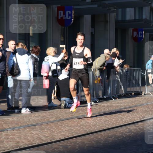 06.10.2024 - 19. swb-Marathon Bremen Strokosch-Dieckow http://msf.ph/oto/7364665 06.10.2024 10:26:42 Laufen 8349, 8350, 8395 meine-sportfotos.de