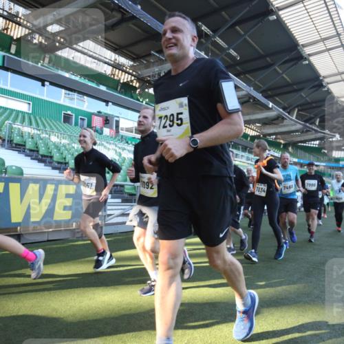 06.10.2024 - 19. swb-Marathon Bremen Yannick Fuchs http://msf.ph/oto/7364745 06.10.2024 10:35:16 Laufen im Stadion 7034, 7035, 7042, 7138, 7155, 7162, 7204, 7226, 7251, 7258, 7266, 7295, 7321, 7335, 7341, 7353, 7428, 7443, 7468, 7478, 7479, 7490, 7644, 7690, 7699, 7772, 7773, 7829, 7830, 7863, 7864, 7899, 7900, 7902, 7904, 7923, 7932, 7955, 7967, 8073, 8074, 8088, 8121, 8144, 8152, 8183, 8191, 8225, 8366, 8370, 8378, 8409, 8410, 8421, 8429, 8449, 8450, 8506, 8509, 8588, 8589, 8595, 8698, 8760, 8799, 8848, 8952, 9029 meine-sportfotos.de
