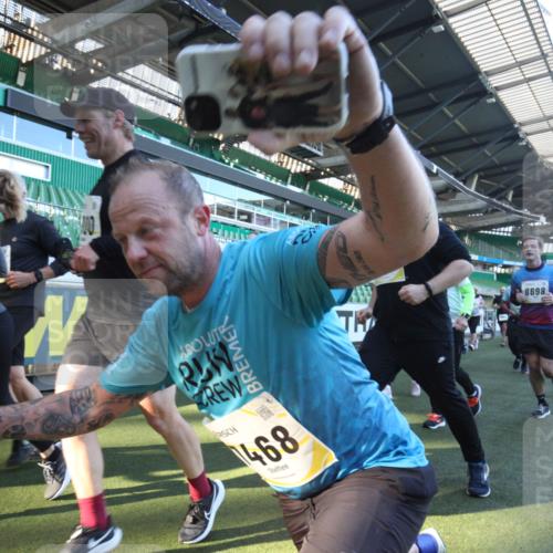 06.10.2024 - 19. swb-Marathon Bremen Yannick Fuchs http://msf.ph/oto/7364806 06.10.2024 10:35:18 Laufen im Stadion 7034, 7035, 7042, 7138, 7155, 7162, 7204, 7226, 7251, 7258, 7266, 7295, 7321, 7335, 7341, 7353, 7428, 7468, 7478, 7479, 7490, 7644, 7690, 7699, 7772, 7773, 7829, 7830, 7863, 7864, 7899, 7900, 7902, 7904, 7923, 7932, 7955, 7967, 8073, 8074, 8088, 8121, 8144, 8183, 8191, 8225, 8366, 8370, 8378, 8409, 8410, 8421, 8429, 8449, 8450, 8506, 8509, 8588, 8589, 8595, 8698, 8760, 8799, 8952, 9029 meine-sportfotos.de
