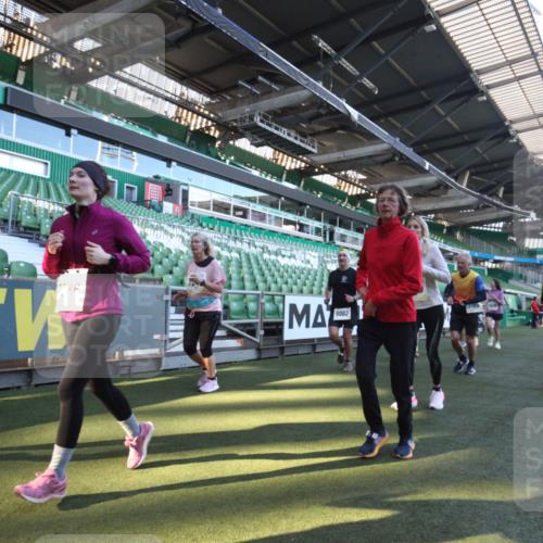 06.10.2024 - 19. swb-Marathon Bremen Yannick Fuchs http://msf.ph/oto/7364875 06.10.2024 10:35:22 Laufen im Stadion 7034, 7035, 7042, 7138, 7155, 7162, 7226, 7251, 7258, 7266, 7295, 7321, 7341, 7353, 7393, 7428, 7468, 7478, 7479, 7490, 7644, 7690, 7699, 7829, 7830, 7863, 7899, 7900, 7902, 7904, 7923, 7932, 7955, 7967, 8073, 8074, 8088, 8121, 8144, 8183, 8191, 8225, 8366, 8370, 8378, 8409, 8410, 8421, 8429, 8449, 8450, 8506, 8509, 8588, 8589, 8595, 8698, 8760, 8799, 8952, 9029 meine-sportfotos.de