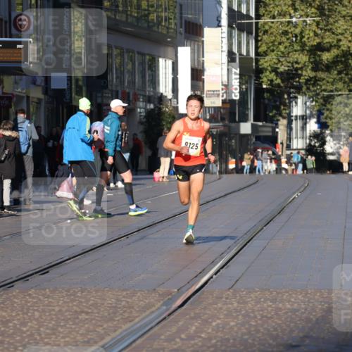06.10.2024 - 19. swb-Marathon Bremen Strokosch-Dieckow http://msf.ph/oto/7364901 06.10.2024 10:28:19 Laufen 9125 meine-sportfotos.de