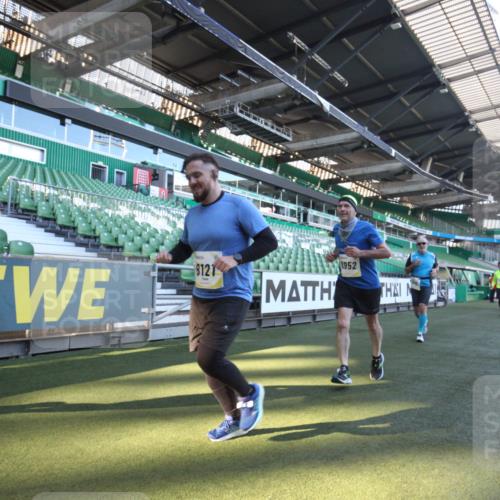 06.10.2024 - 19. swb-Marathon Bremen Yannick Fuchs http://msf.ph/oto/7364981 06.10.2024 10:35:36 Laufen im Stadion 7042, 7155, 7226, 7258, 7266, 7341, 7353, 7391, 7393, 7428, 7460, 7462, 7468, 7490, 7514, 7515, 7686, 7694, 7829, 7830, 7863, 7878, 7902, 7904, 7923, 7932, 7937, 7967, 7977, 8073, 8074, 8121, 8131, 8191, 8225, 8265, 8273, 8370, 8409, 8410, 8421, 8425, 8449, 8562, 8582, 8595, 8638, 8675, 8698, 8787, 8799, 8818, 8837, 8940, 8952, 8957, 9029, 9128, 9666 meine-sportfotos.de
