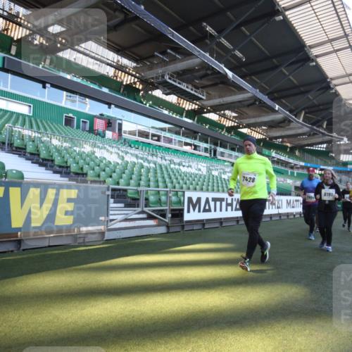 06.10.2024 - 19. swb-Marathon Bremen Yannick Fuchs http://msf.ph/oto/7364993 06.10.2024 10:35:41 Laufen im Stadion 7018, 7020, 7182, 7258, 7266, 7341, 7353, 7391, 7393, 7428, 7460, 7462, 7490, 7514, 7515, 7686, 7694, 7724, 7829, 7830, 7878, 7904, 7923, 7937, 7967, 7969, 7977, 8096, 8121, 8131, 8191, 8212, 8225, 8265, 8273, 8409, 8410, 8421, 8425, 8483, 8562, 8582, 8595, 8638, 8668, 8675, 8685, 8704, 8787, 8818, 8837, 8940, 8941, 8952, 8957, 9017, 9029, 9128, 9666 meine-sportfotos.de