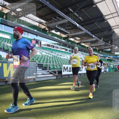 06.10.2024 - 19. swb-Marathon Bremen Yannick Fuchs http://msf.ph/oto/7365025 06.10.2024 10:35:44 Laufen im Stadion 7018, 7020, 7167, 7182, 7341, 7353, 7391, 7393, 7428, 7460, 7462, 7514, 7515, 7522, 7609, 7610, 7639, 7686, 7694, 7724, 7829, 7830, 7878, 7904, 7923, 7937, 7945, 7967, 7969, 7977, 8096, 8121, 8131, 8191, 8212, 8265, 8273, 8367, 8421, 8425, 8483, 8562, 8582, 8595, 8638, 8668, 8675, 8685, 8704, 8787, 8818, 8837, 8920, 8940, 8941, 8952, 8957, 9017, 9029, 9128, 9666 meine-sportfotos.de