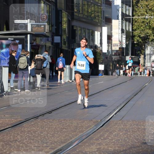 06.10.2024 - 19. swb-Marathon Bremen Strokosch-Dieckow http://msf.ph/oto/7365062 06.10.2024 10:29:02 Laufen 44, 51, 7498, 8559 meine-sportfotos.de