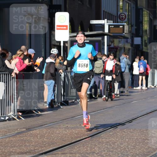 06.10.2024 - 19. swb-Marathon Bremen Strokosch-Dieckow http://msf.ph/oto/7365198 06.10.2024 10:29:18 Laufen 44, 51, 8559 meine-sportfotos.de