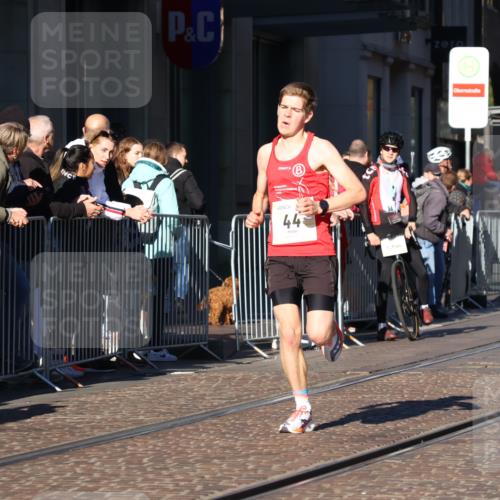 06.10.2024 - 19. swb-Marathon Bremen Strokosch-Dieckow http://msf.ph/oto/7365379 06.10.2024 10:29:34 Laufen 44, 8080 meine-sportfotos.de