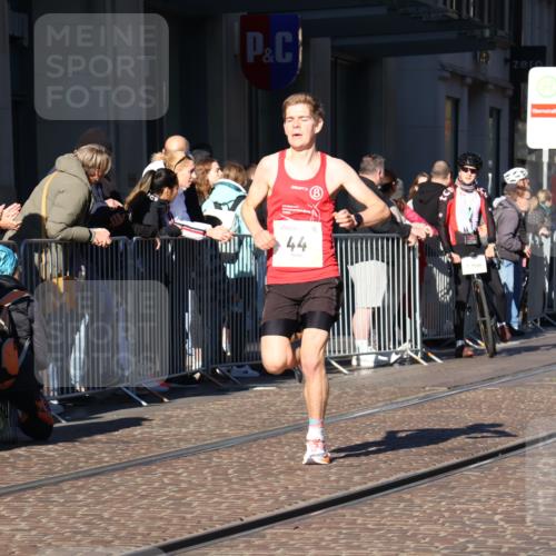 06.10.2024 - 19. swb-Marathon Bremen Strokosch-Dieckow http://msf.ph/oto/7365388 06.10.2024 10:29:34 Laufen 44, 8080 meine-sportfotos.de