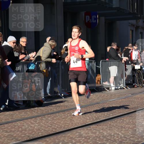 06.10.2024 - 19. swb-Marathon Bremen Strokosch-Dieckow http://msf.ph/oto/7365403 06.10.2024 10:29:34 Laufen 44, 8080 meine-sportfotos.de