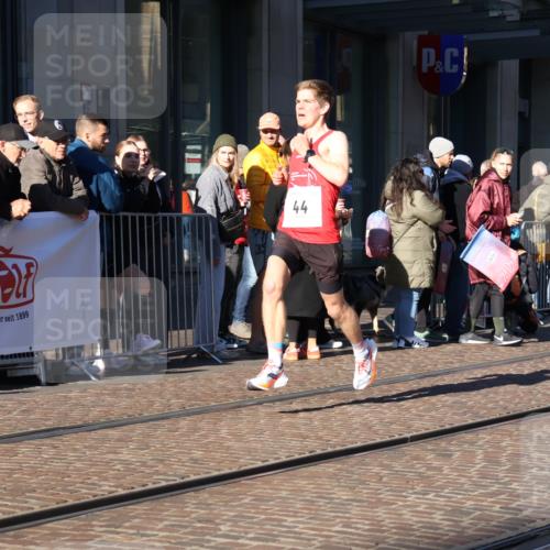 06.10.2024 - 19. swb-Marathon Bremen Strokosch-Dieckow http://msf.ph/oto/7365464 06.10.2024 10:29:35 Laufen 44, 8080 meine-sportfotos.de