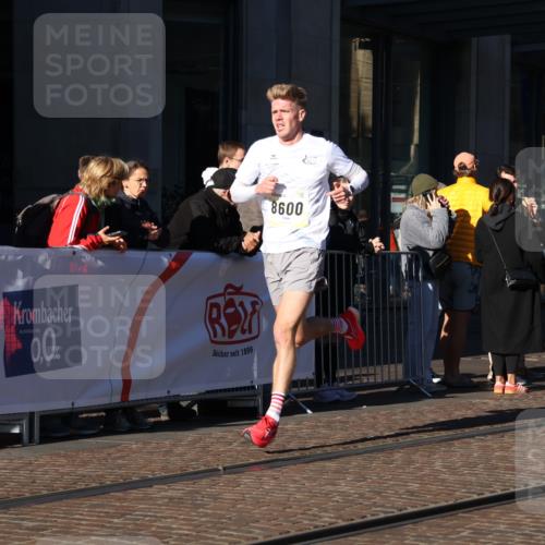 06.10.2024 - 19. swb-Marathon Bremen Strokosch-Dieckow http://msf.ph/oto/7365804 06.10.2024 10:30:46 Laufen 8499, 8500, 8600, 9039 meine-sportfotos.de