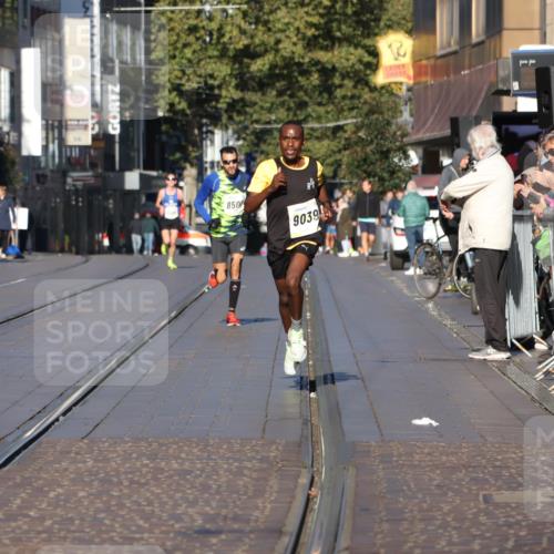 06.10.2024 - 19. swb-Marathon Bremen Strokosch-Dieckow http://msf.ph/oto/7365820 06.10.2024 10:30:55 Laufen 8499, 8500, 9039 meine-sportfotos.de