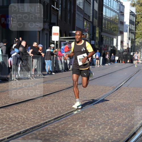 06.10.2024 - 19. swb-Marathon Bremen Strokosch-Dieckow http://msf.ph/oto/7365896 06.10.2024 10:30:59 Laufen 8499, 8500, 9039 meine-sportfotos.de