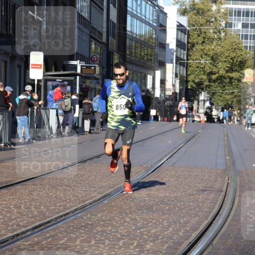 06.10.2024 - 19. swb-Marathon Bremen Strokosch-Dieckow http://msf.ph/oto/7365989 06.10.2024 10:31:02 Laufen 8499, 8500, 9039 meine-sportfotos.de
