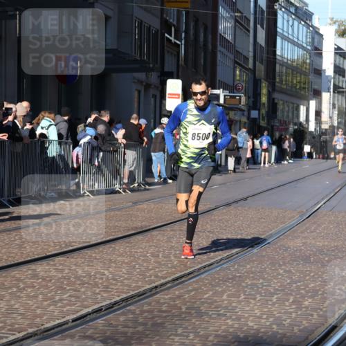 06.10.2024 - 19. swb-Marathon Bremen Strokosch-Dieckow http://msf.ph/oto/7366013 06.10.2024 10:31:03 Laufen 8499, 8500 meine-sportfotos.de