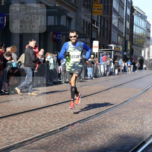 06.10.2024 - 19. swb-Marathon Bremen Strokosch-Dieckow http://msf.ph/oto/7366049 06.10.2024 10:31:03 Laufen 8499, 8500 meine-sportfotos.de