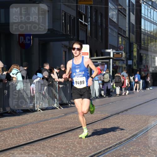 06.10.2024 - 19. swb-Marathon Bremen Strokosch-Dieckow http://msf.ph/oto/7366106 06.10.2024 10:31:11 Laufen 8499, 8846 meine-sportfotos.de