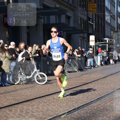 06.10.2024 - 19. swb-Marathon Bremen Strokosch-Dieckow http://msf.ph/oto/7366129 06.10.2024 10:31:12 Laufen 8499, 8846 meine-sportfotos.de