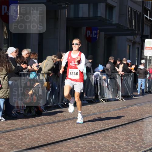 06.10.2024 - 19. swb-Marathon Bremen Strokosch-Dieckow http://msf.ph/oto/7366231 06.10.2024 10:31:47 Laufen 8300, 8371, 8513, 8780, 8846, 9063 meine-sportfotos.de