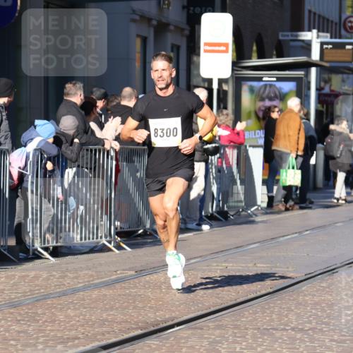 06.10.2024 - 19. swb-Marathon Bremen Strokosch-Dieckow http://msf.ph/oto/7366455 06.10.2024 10:31:59 Laufen 7247, 8300, 8371, 8753, 8780, 9063 meine-sportfotos.de