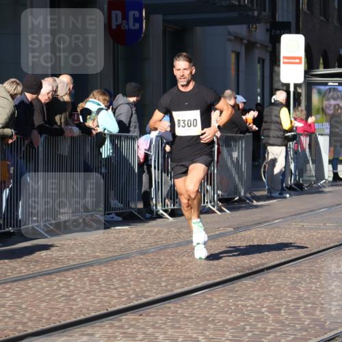 06.10.2024 - 19. swb-Marathon Bremen Strokosch-Dieckow http://msf.ph/oto/7366476 06.10.2024 10:31:59 Laufen 7247, 8300, 8371, 8753, 8780, 9063 meine-sportfotos.de