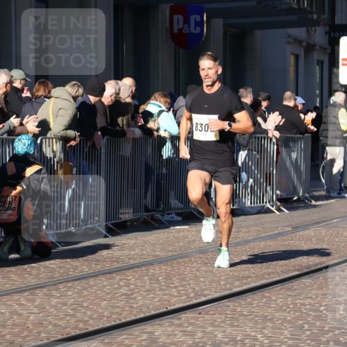 06.10.2024 - 19. swb-Marathon Bremen Strokosch-Dieckow http://msf.ph/oto/7366487 06.10.2024 10:32:00 Laufen 7247, 8300, 8371, 8753, 8780, 9063 meine-sportfotos.de