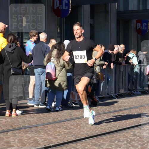 06.10.2024 - 19. swb-Marathon Bremen Strokosch-Dieckow http://msf.ph/oto/7366519 06.10.2024 10:32:01 Laufen 7247, 8300, 8371, 8753, 8780, 9063 meine-sportfotos.de