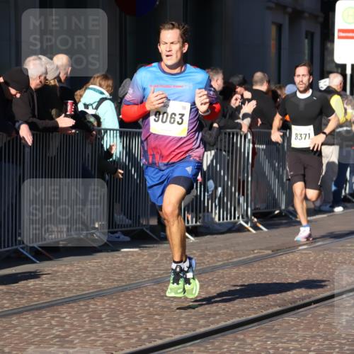 06.10.2024 - 19. swb-Marathon Bremen Strokosch-Dieckow http://msf.ph/oto/7366588 06.10.2024 10:32:04 Laufen 7247, 8211, 8371, 8753, 8780, 9063 meine-sportfotos.de
