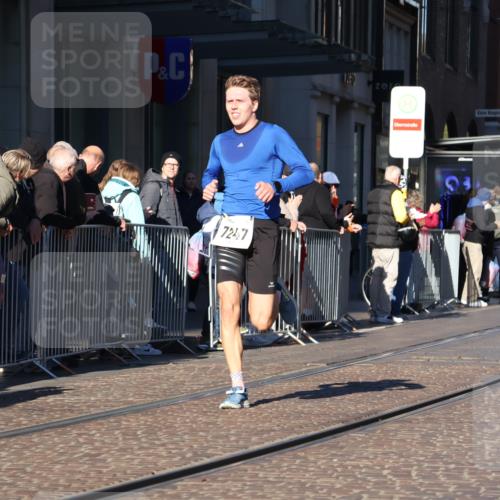 06.10.2024 - 19. swb-Marathon Bremen Strokosch-Dieckow http://msf.ph/oto/7366915 06.10.2024 10:32:33 Laufen 7247, 8211, 8647 meine-sportfotos.de