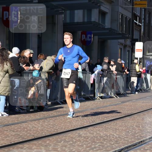 06.10.2024 - 19. swb-Marathon Bremen Strokosch-Dieckow http://msf.ph/oto/7366942 06.10.2024 10:32:34 Laufen 7247, 8211, 8647 meine-sportfotos.de