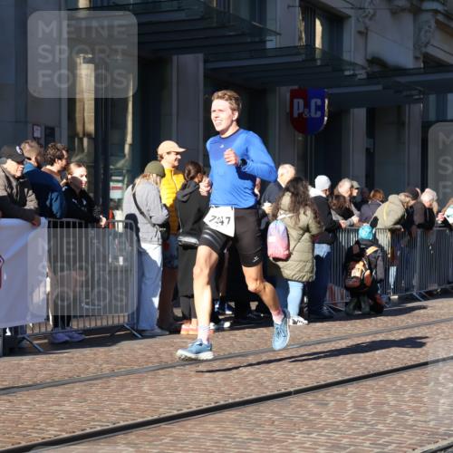 06.10.2024 - 19. swb-Marathon Bremen Strokosch-Dieckow http://msf.ph/oto/7366952 06.10.2024 10:32:35 Laufen 7247, 8211, 8647 meine-sportfotos.de