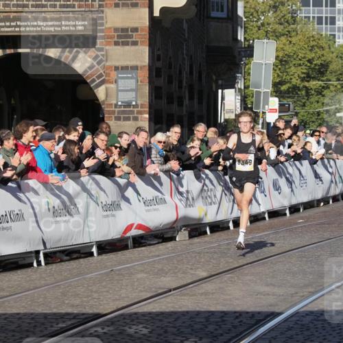 06.10.2024 - 19. swb-Marathon Bremen Luisa Fischer http://msf.ph/oto/7367200 06.10.2024 10:27:27 Ziel 8349 meine-sportfotos.de