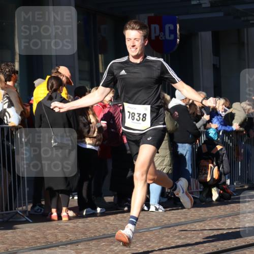 06.10.2024 - 19. swb-Marathon Bremen Strokosch-Dieckow http://msf.ph/oto/7367287 06.10.2024 10:33:21 Laufen 7838, 8139, 8423, 8543, 8664, 8735, 8750, 8938 meine-sportfotos.de