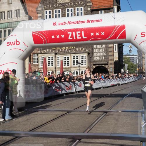 06.10.2024 - 19. swb-Marathon Bremen Luisa Fischer http://msf.ph/oto/7367315 06.10.2024 10:27:31 Ziel 8349 meine-sportfotos.de