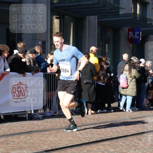 06.10.2024 - 19. swb-Marathon Bremen Strokosch-Dieckow http://msf.ph/oto/7367334 06.10.2024 10:33:34 Laufen 8139, 8423, 8543, 8664, 8735, 8750, 8938 meine-sportfotos.de