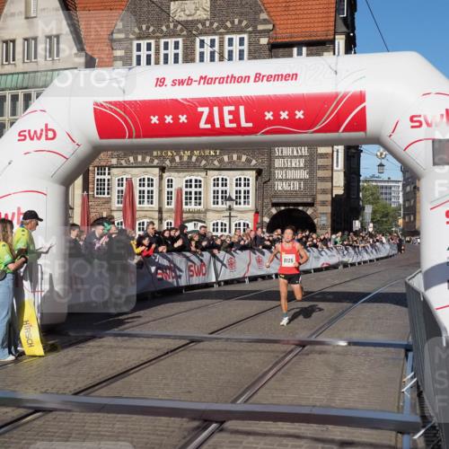 06.10.2024 - 19. swb-Marathon Bremen Luisa Fischer http://msf.ph/oto/7367525 06.10.2024 10:28:34 Ziel 9125 meine-sportfotos.de