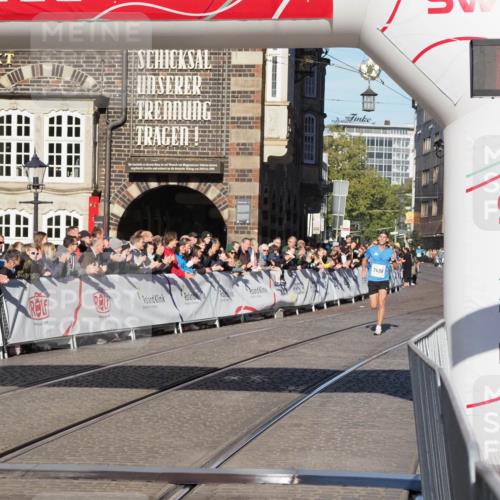 06.10.2024 - 19. swb-Marathon Bremen Luisa Fischer http://msf.ph/oto/7367634 06.10.2024 10:29:13 Ziel 7498 meine-sportfotos.de