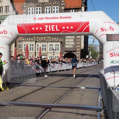 06.10.2024 - 19. swb-Marathon Bremen Luisa Fischer http://msf.ph/oto/7367742 06.10.2024 10:29:15 Ziel 7498 meine-sportfotos.de